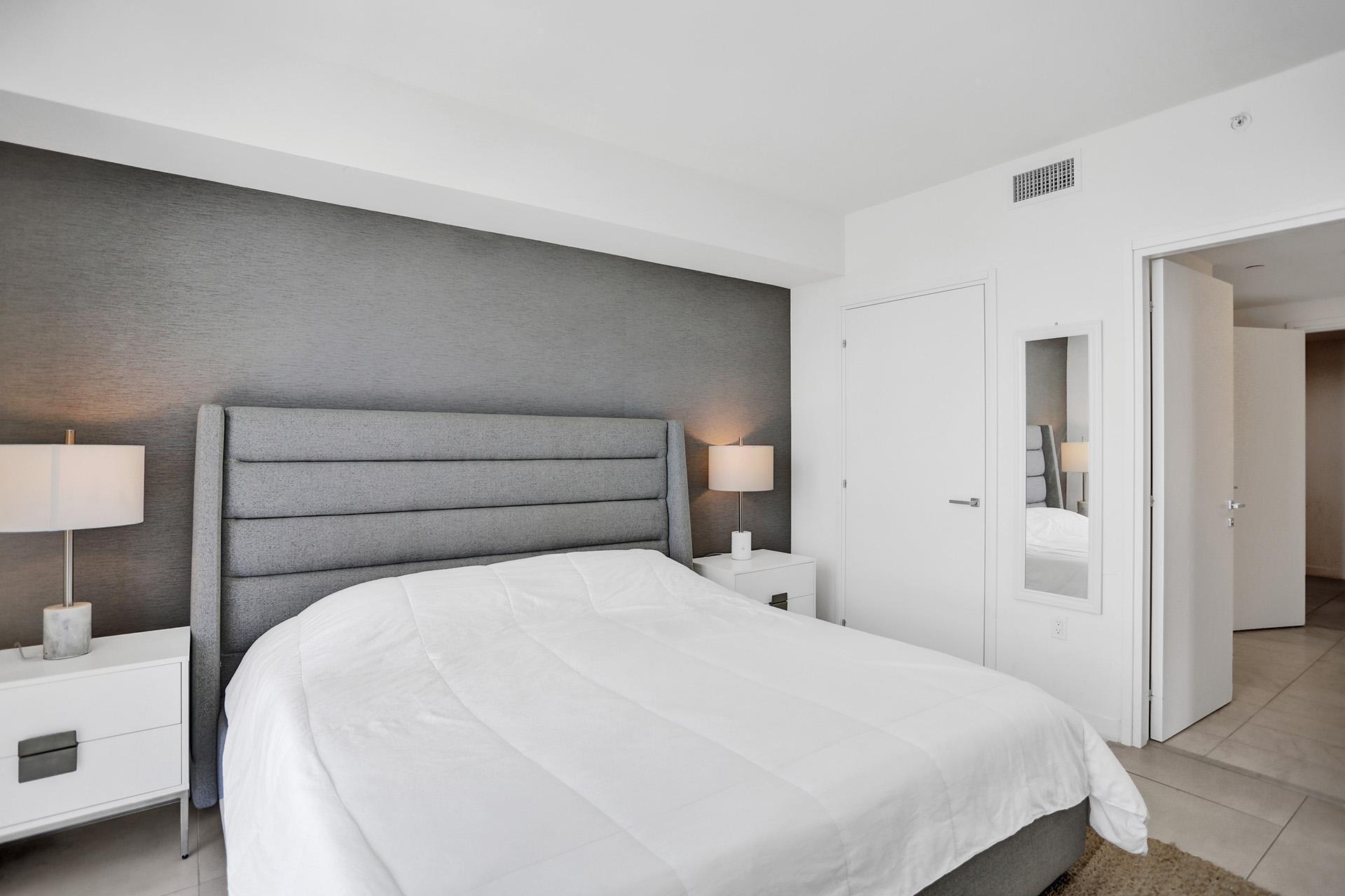 401 N Birch Road 1212