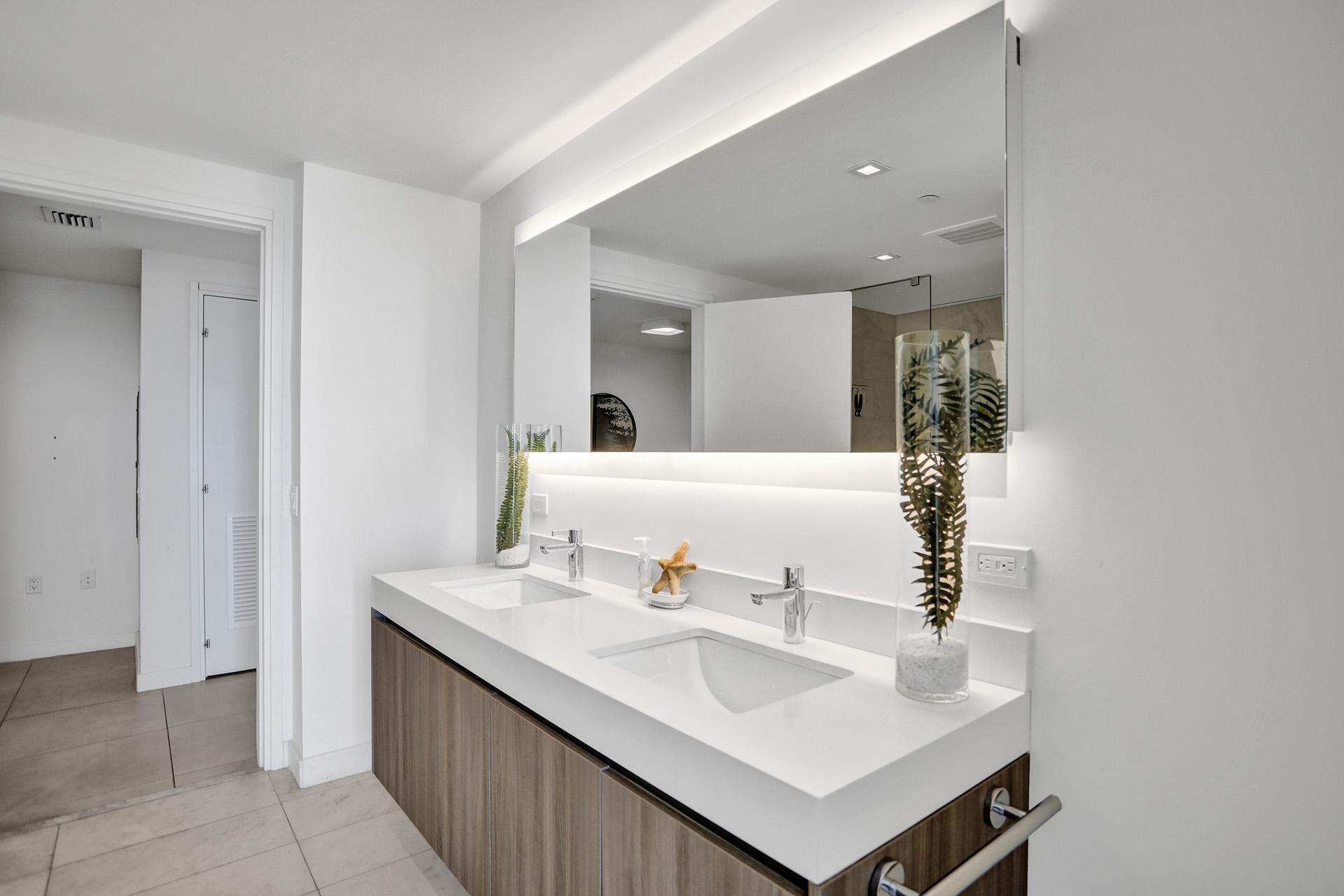 401 N Birch Road 1212