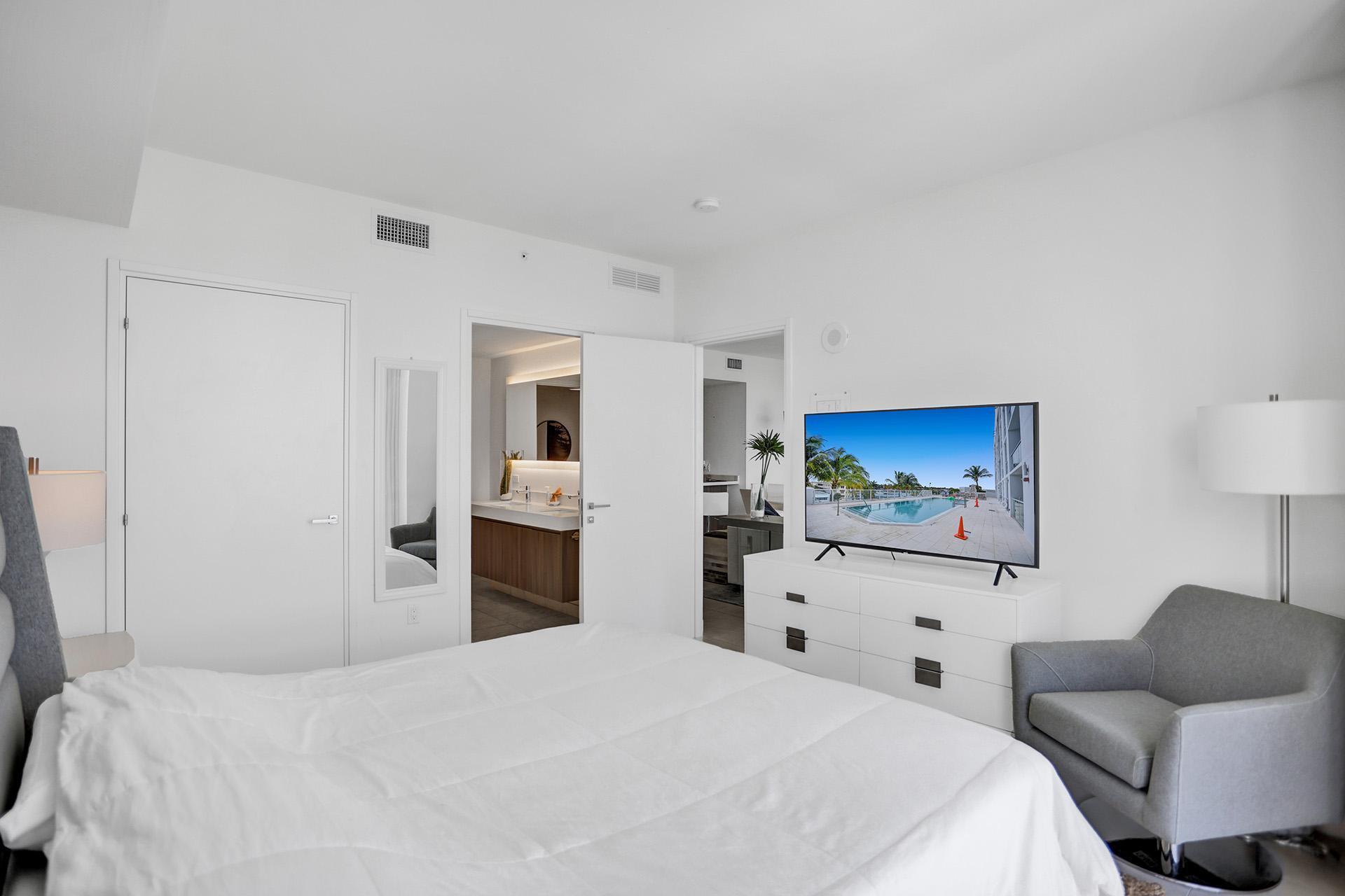 401 N Birch Road 1212