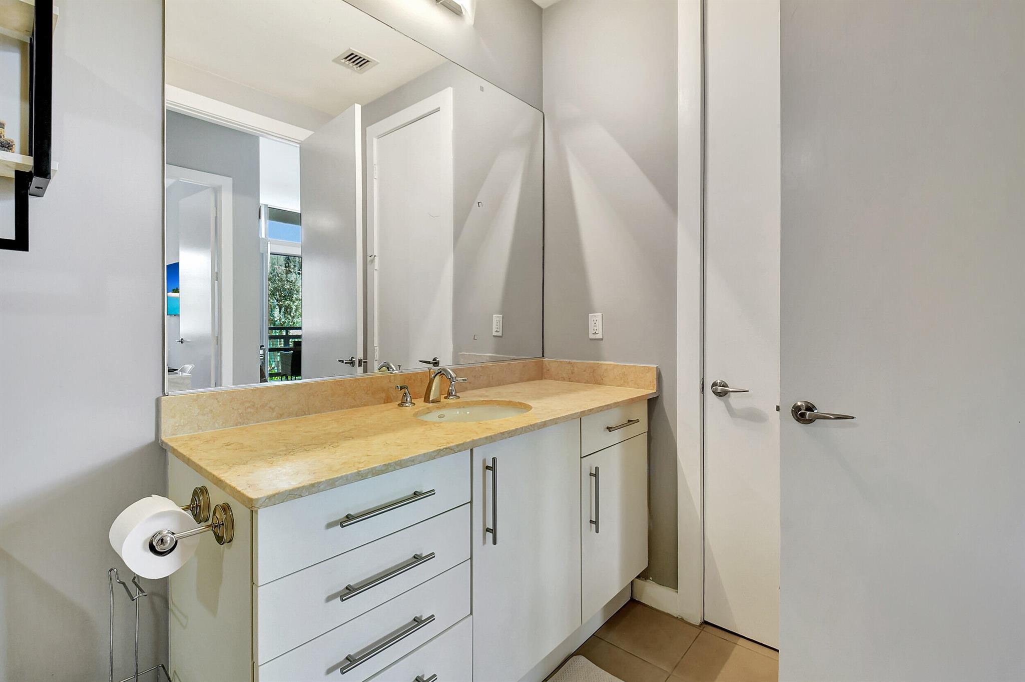 335 SE 6th Avenue 209