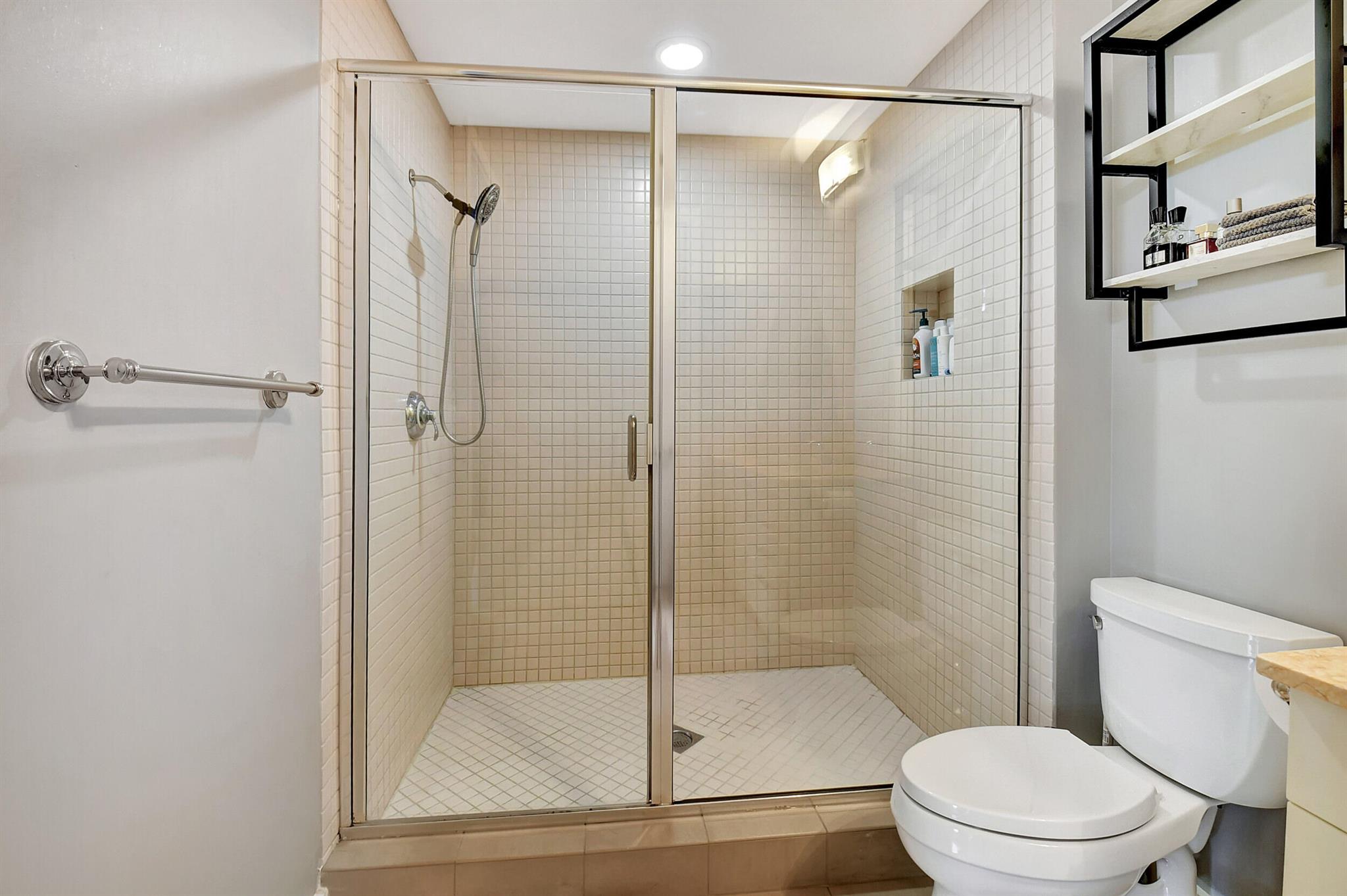 335 SE 6th Avenue 209