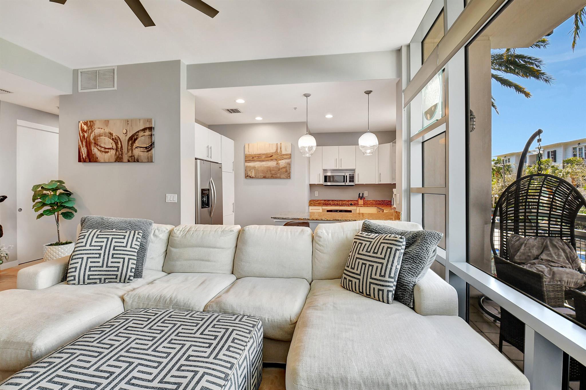 335 SE 6th Avenue 209