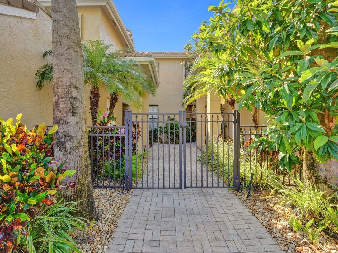 6752 Montego Bay Boulevard E