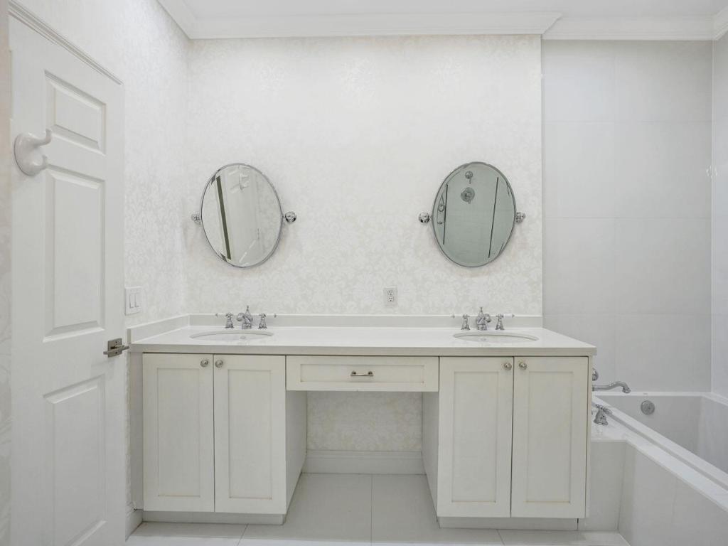 6752 Montego Bay Boulevard E