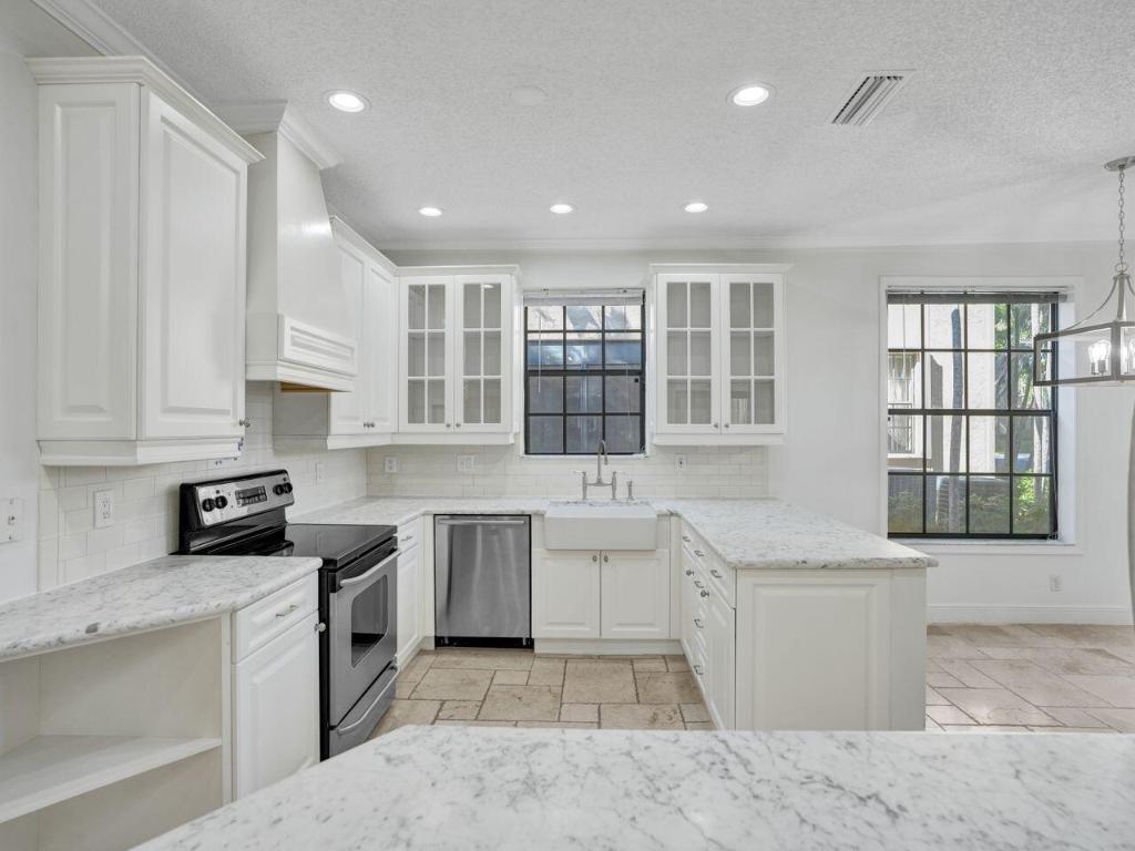 6752 Montego Bay Boulevard E