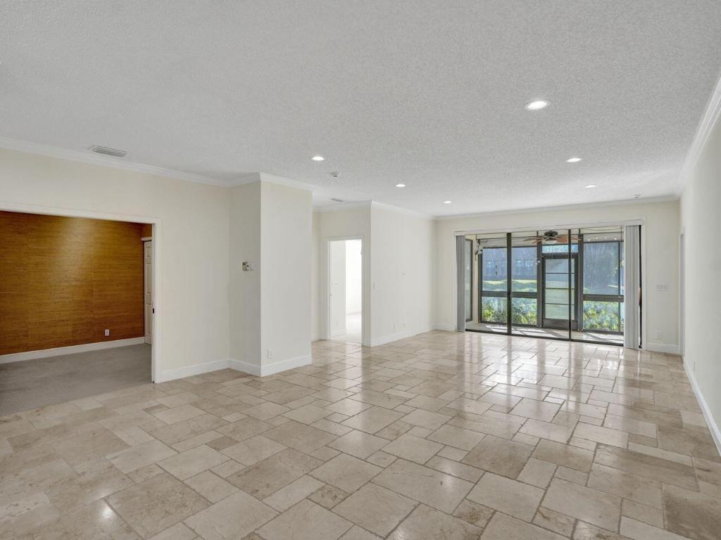 6752 Montego Bay Boulevard E