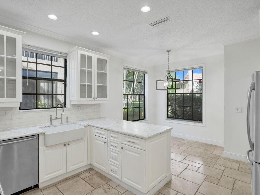 6752 Montego Bay Boulevard E