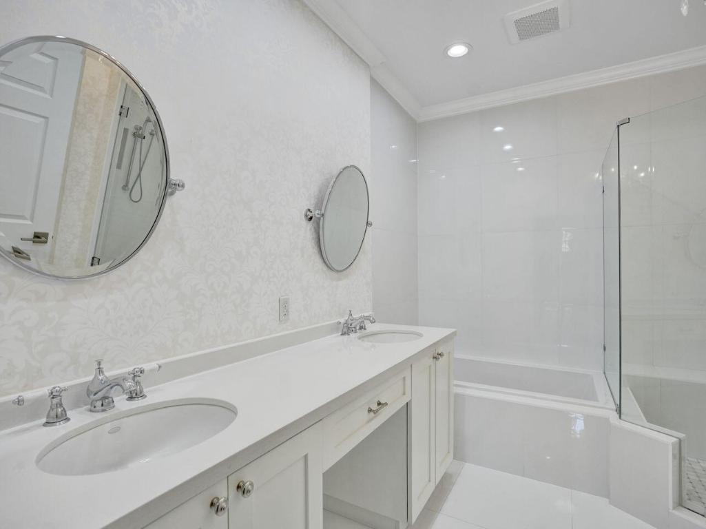 6752 Montego Bay Boulevard E