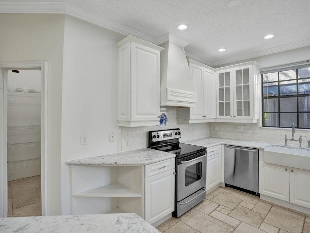 6752 Montego Bay Boulevard E