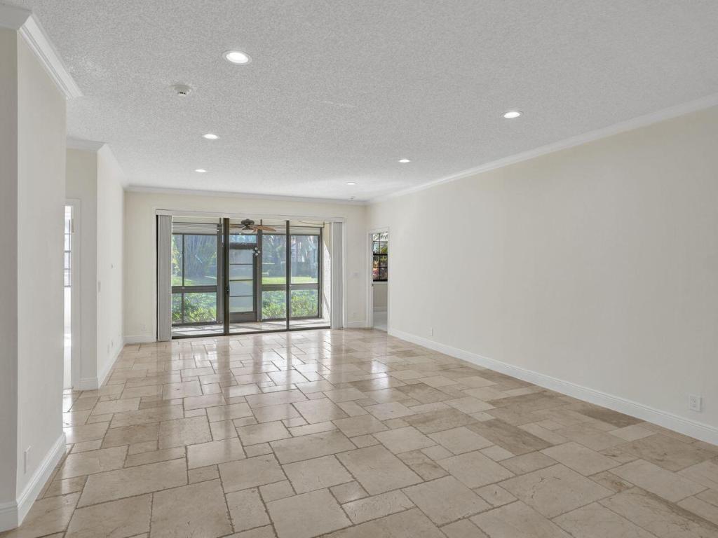 6752 Montego Bay Boulevard E