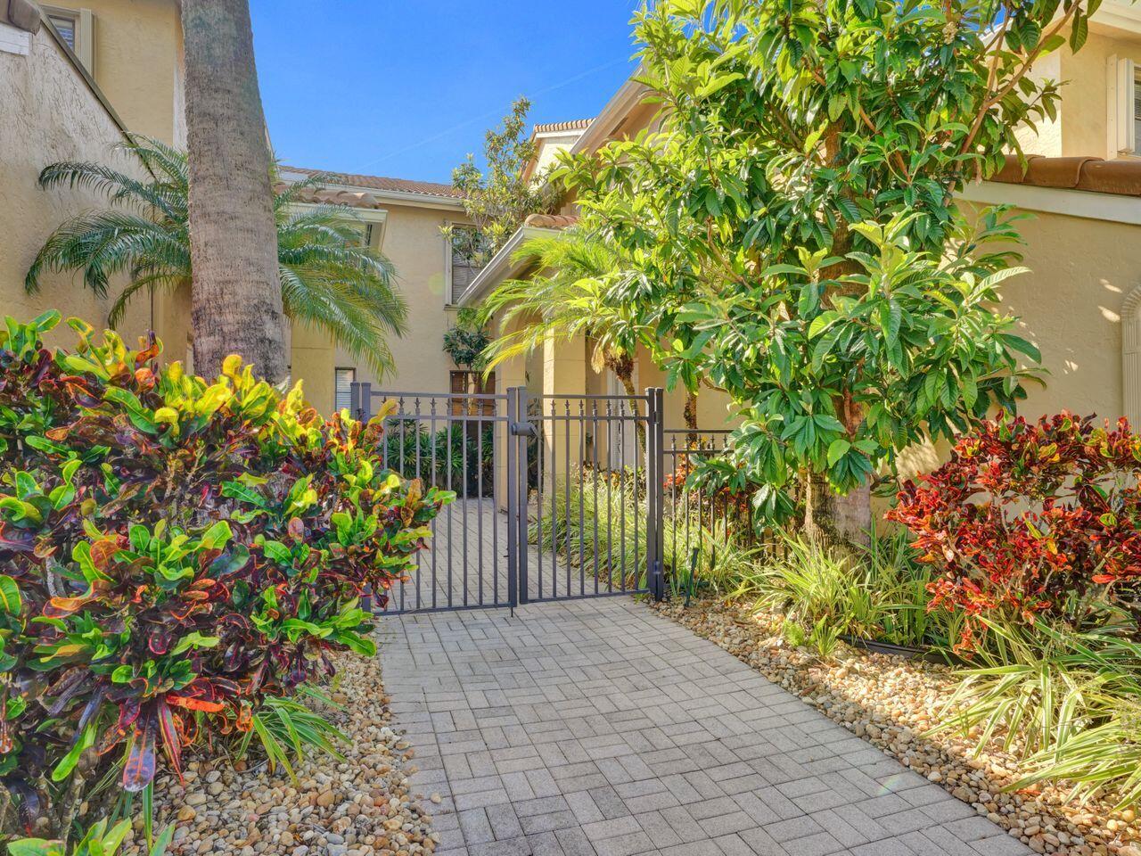 6752 Montego Bay Boulevard E