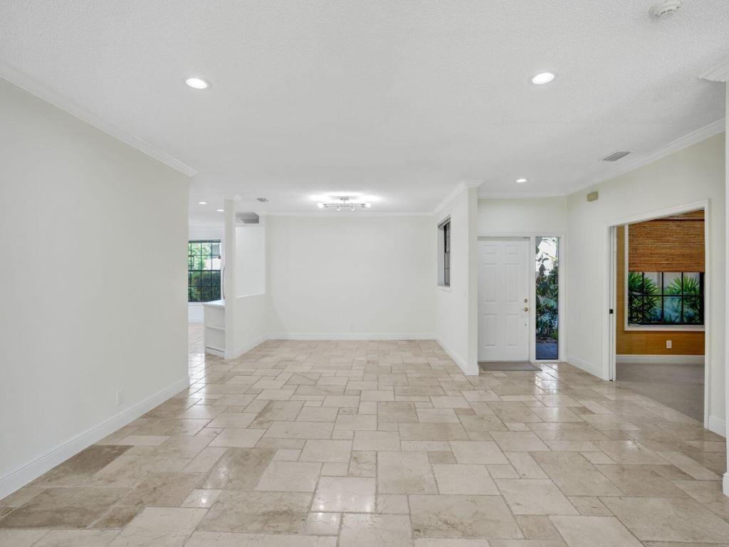 6752 Montego Bay Boulevard E