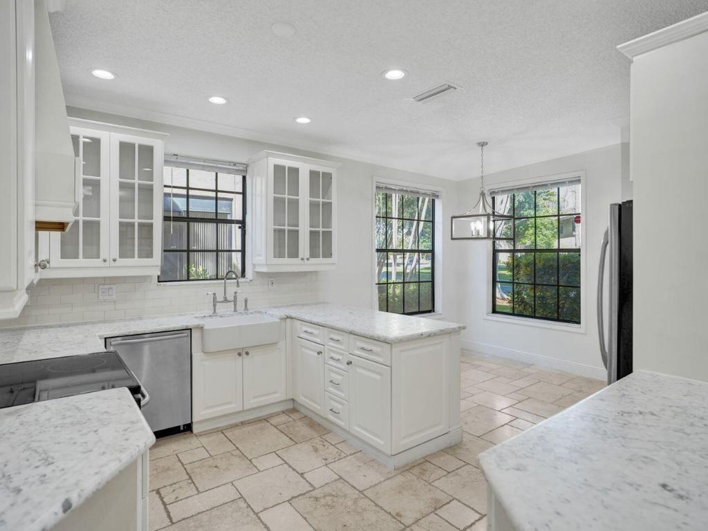 6752 Montego Bay Boulevard E