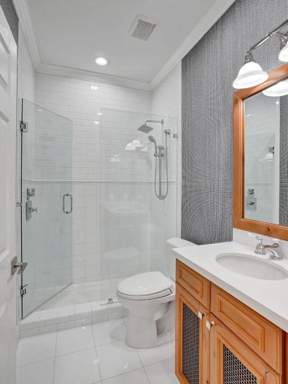 6752 Montego Bay Boulevard E