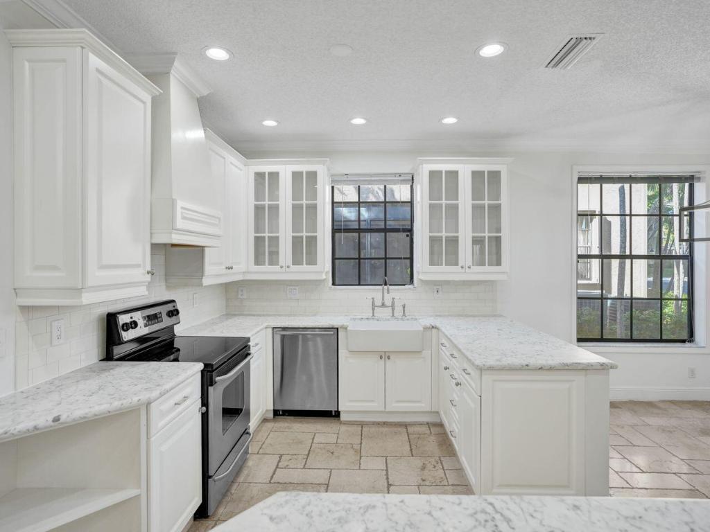 6752 Montego Bay Boulevard E