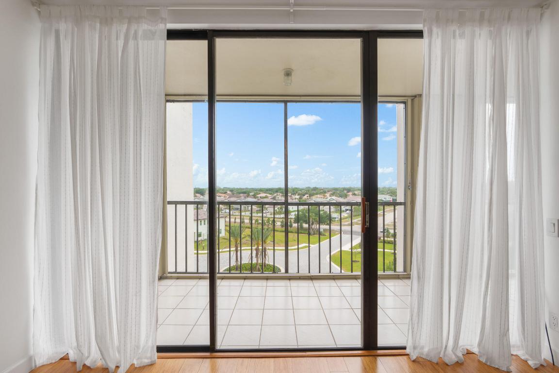 5951 Wellesley Park Drive 606