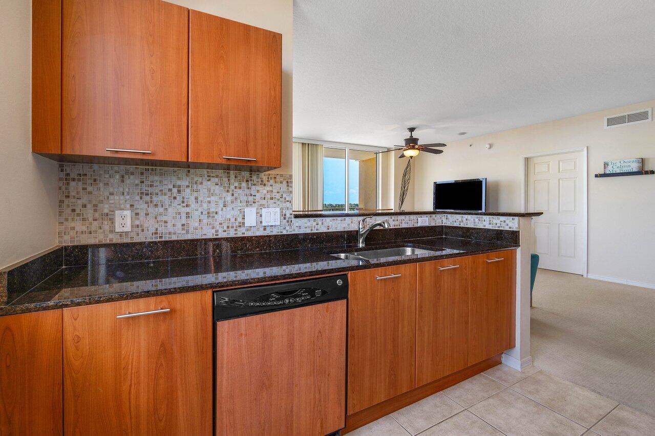 700 E Boynton Beach Boulevard 702