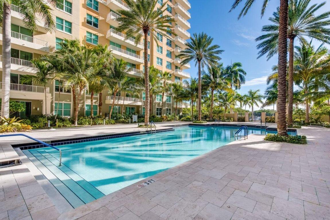 700 E Boynton Beach Boulevard 702