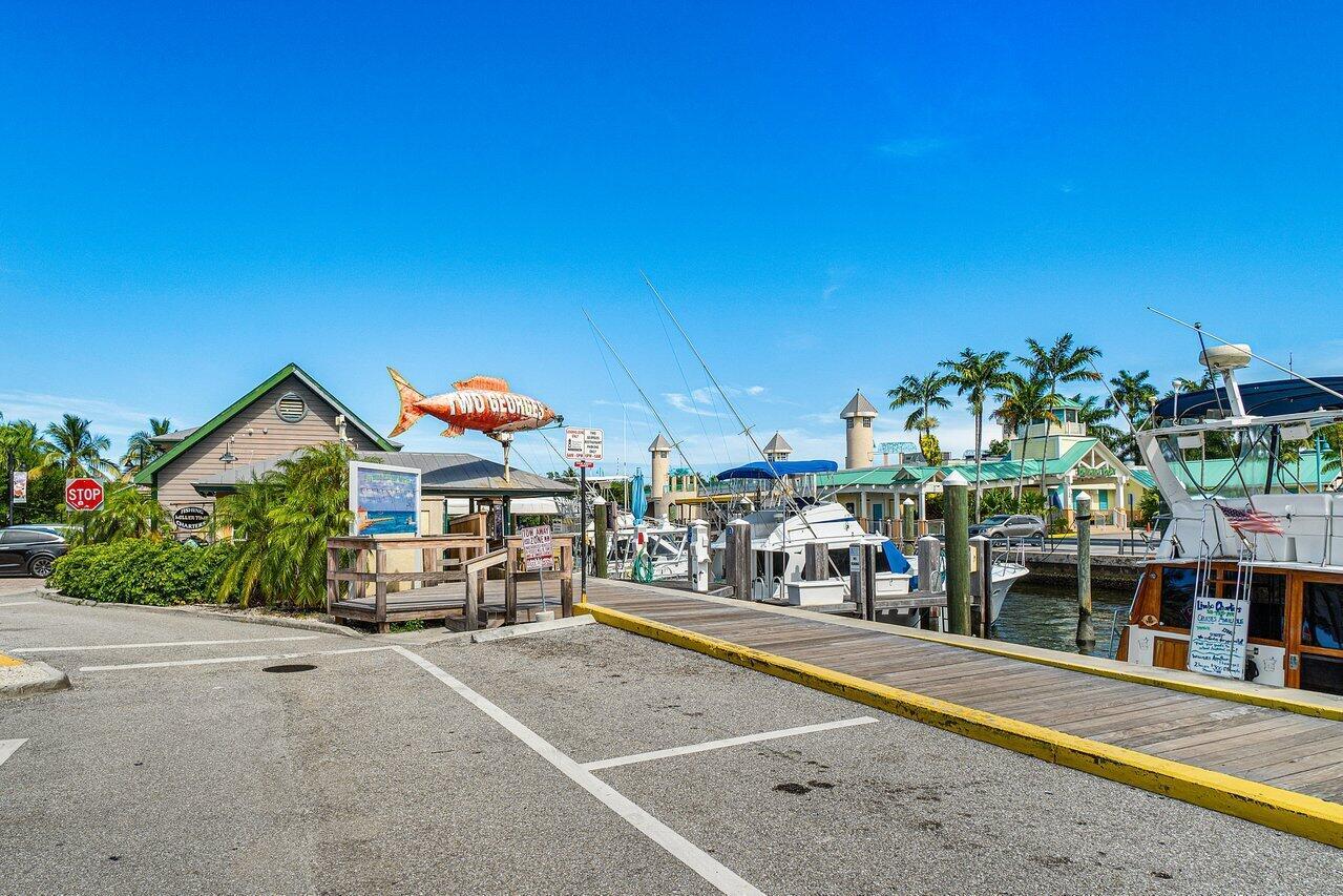 700 E Boynton Beach Boulevard 702