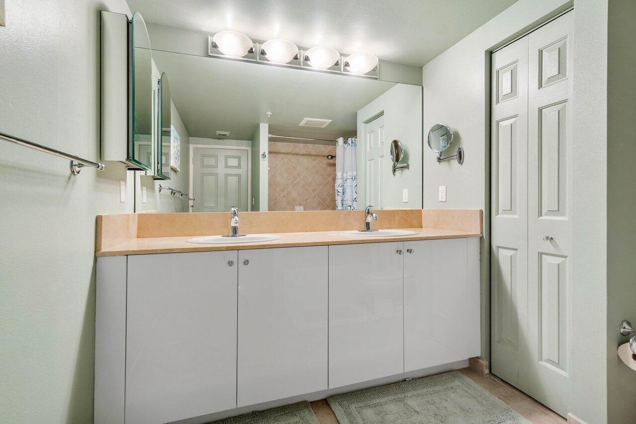 700 E Boynton Beach Boulevard 702