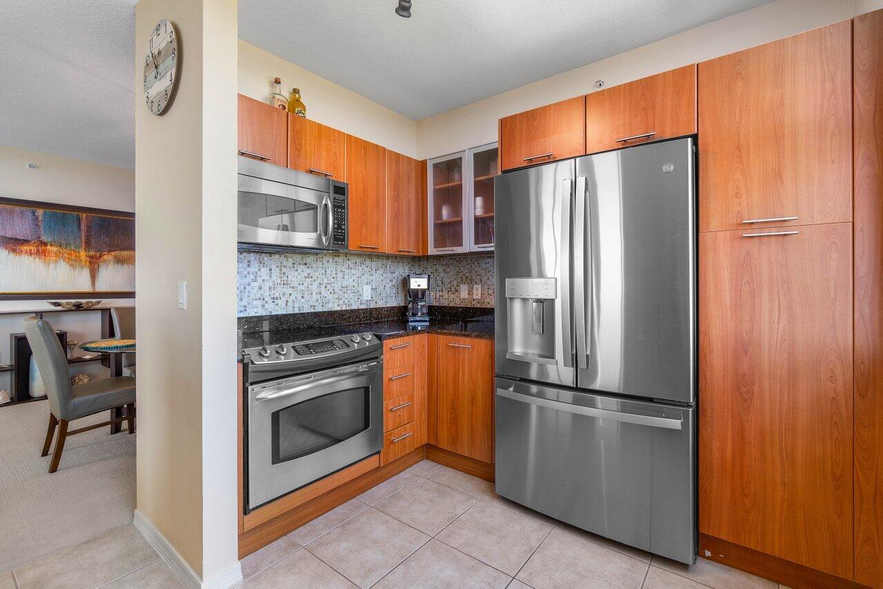 700 E Boynton Beach Boulevard 702