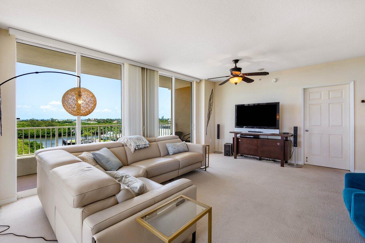 700 E Boynton Beach Boulevard 702