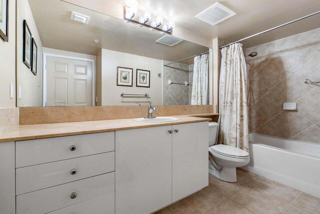 700 E Boynton Beach Boulevard 702