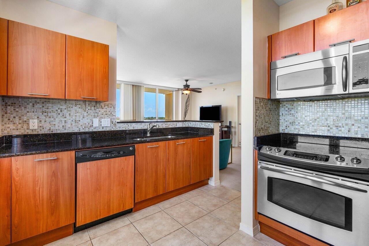 700 E Boynton Beach Boulevard 702