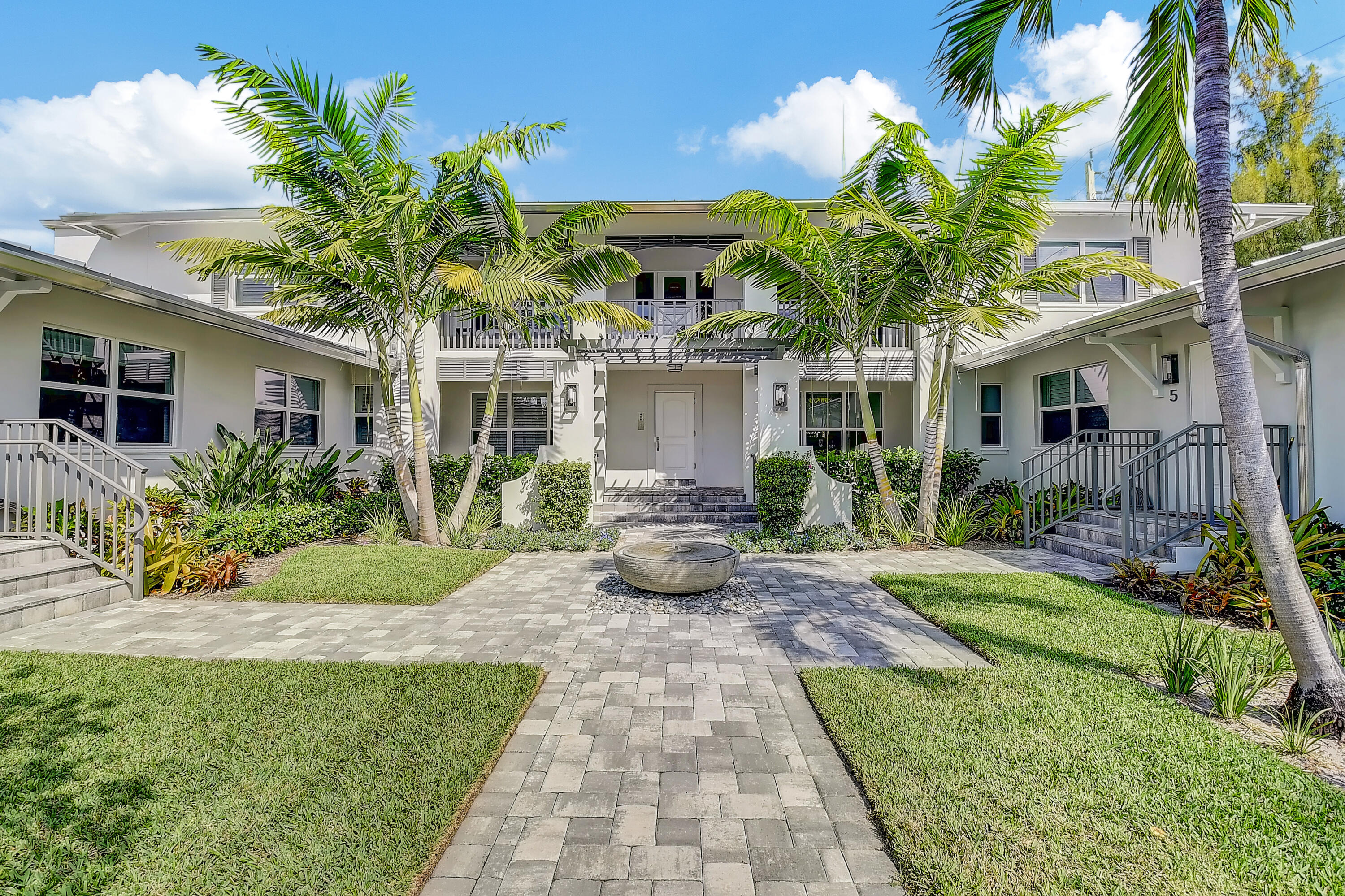 1025 Casuarina Road 7