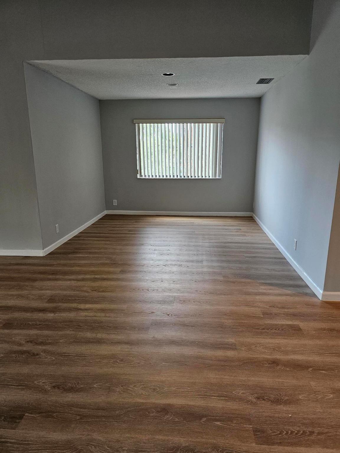 15 Lexington Lane E H