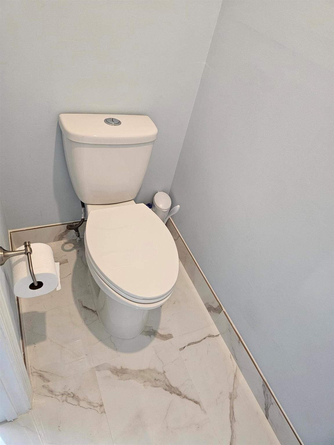 15 Lexington Lane E H