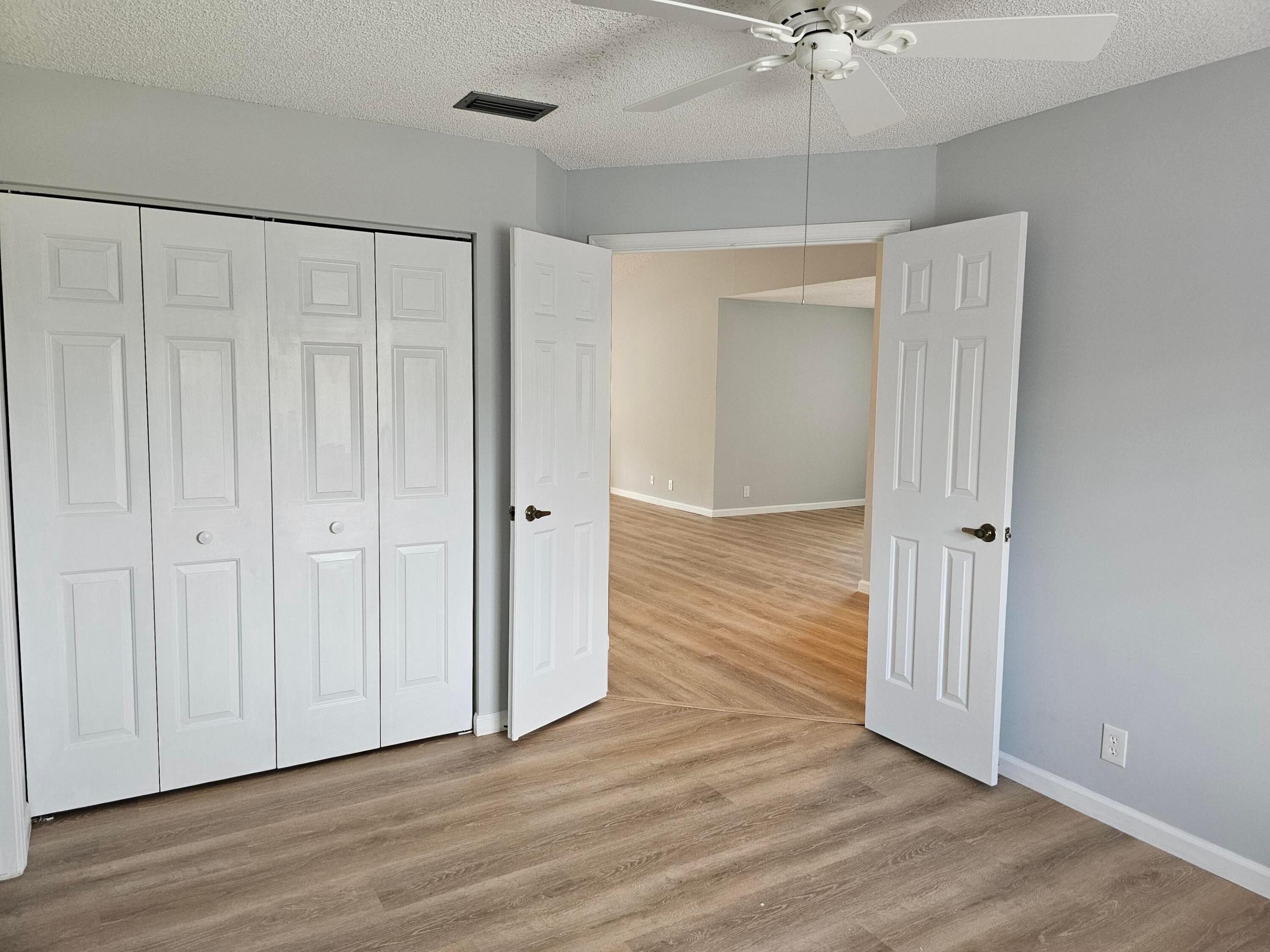 15 Lexington Lane E H