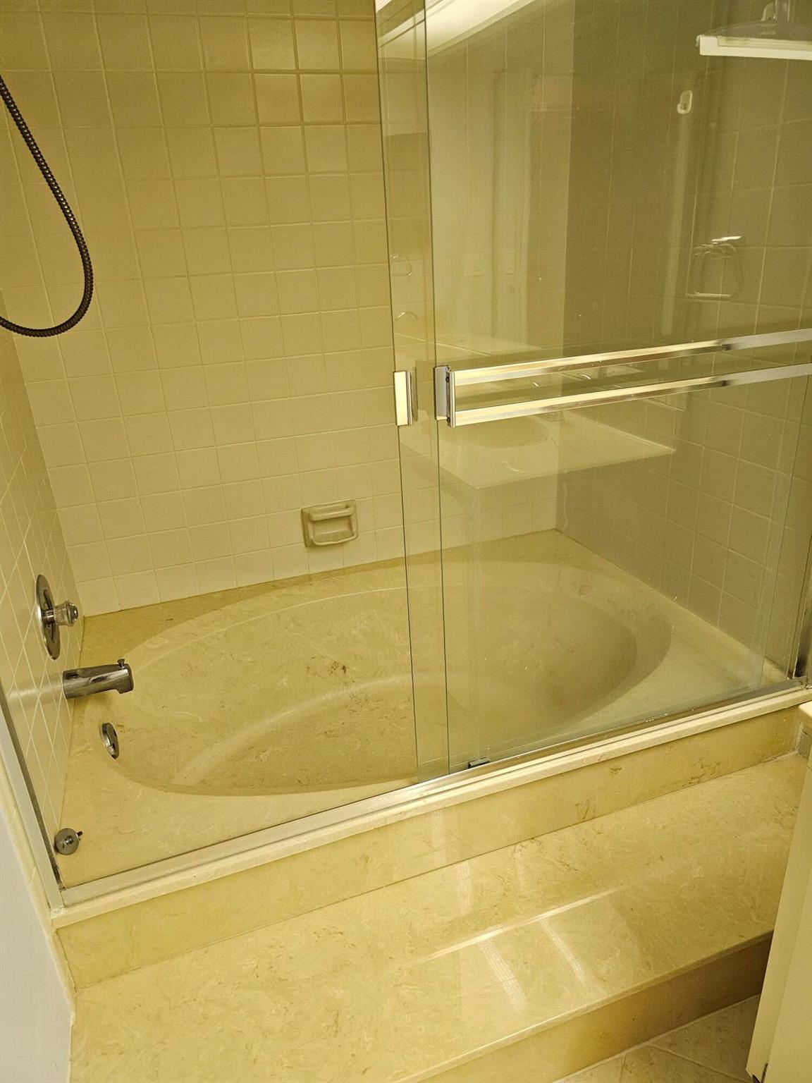 15 Lexington Lane E H