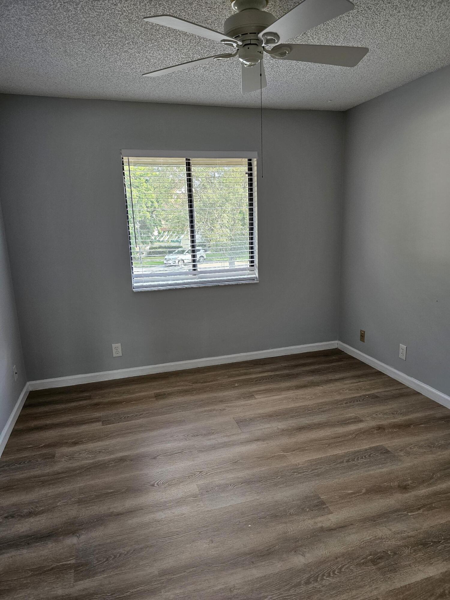 15 Lexington Lane E H