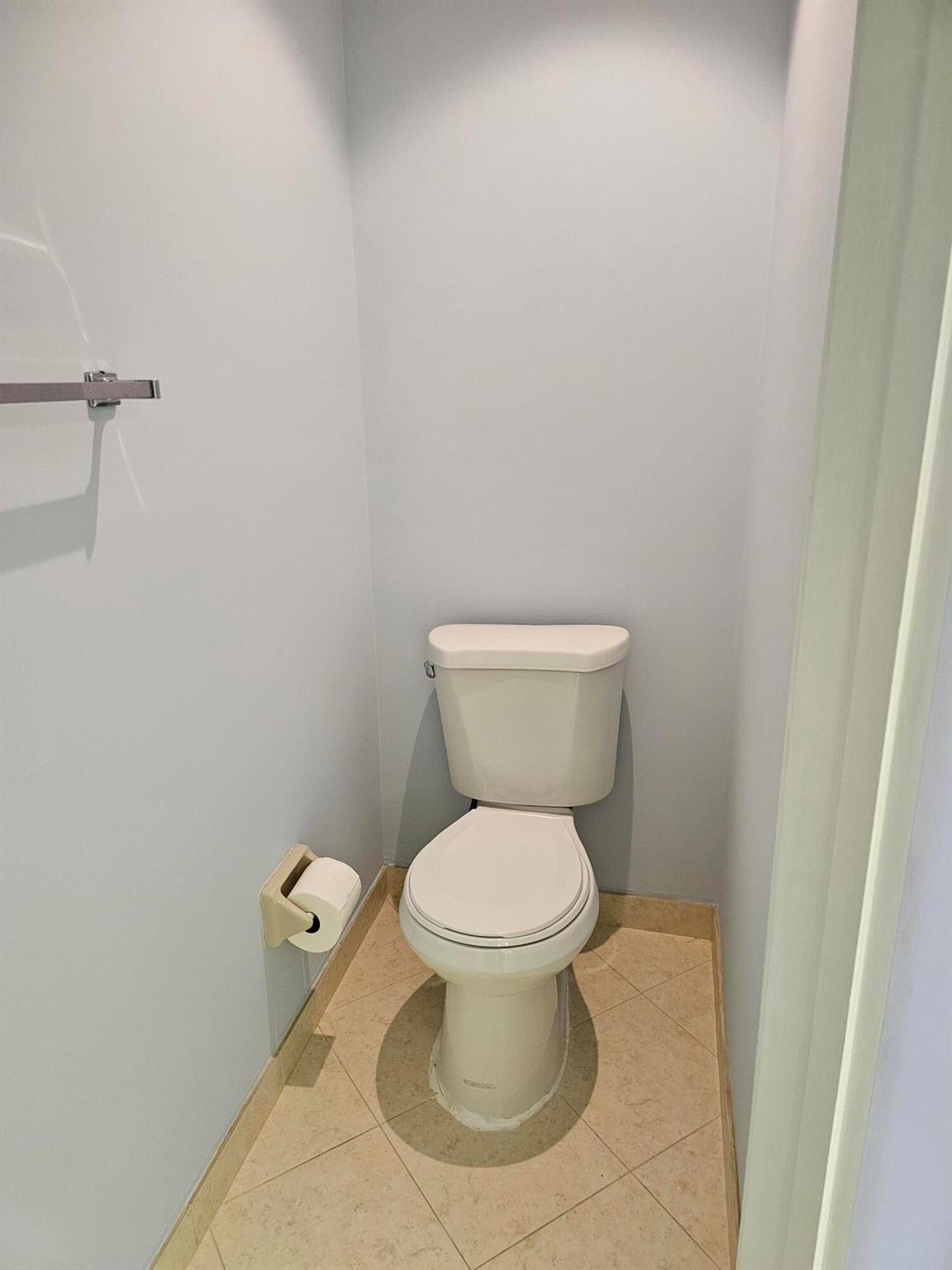 15 Lexington Lane E H