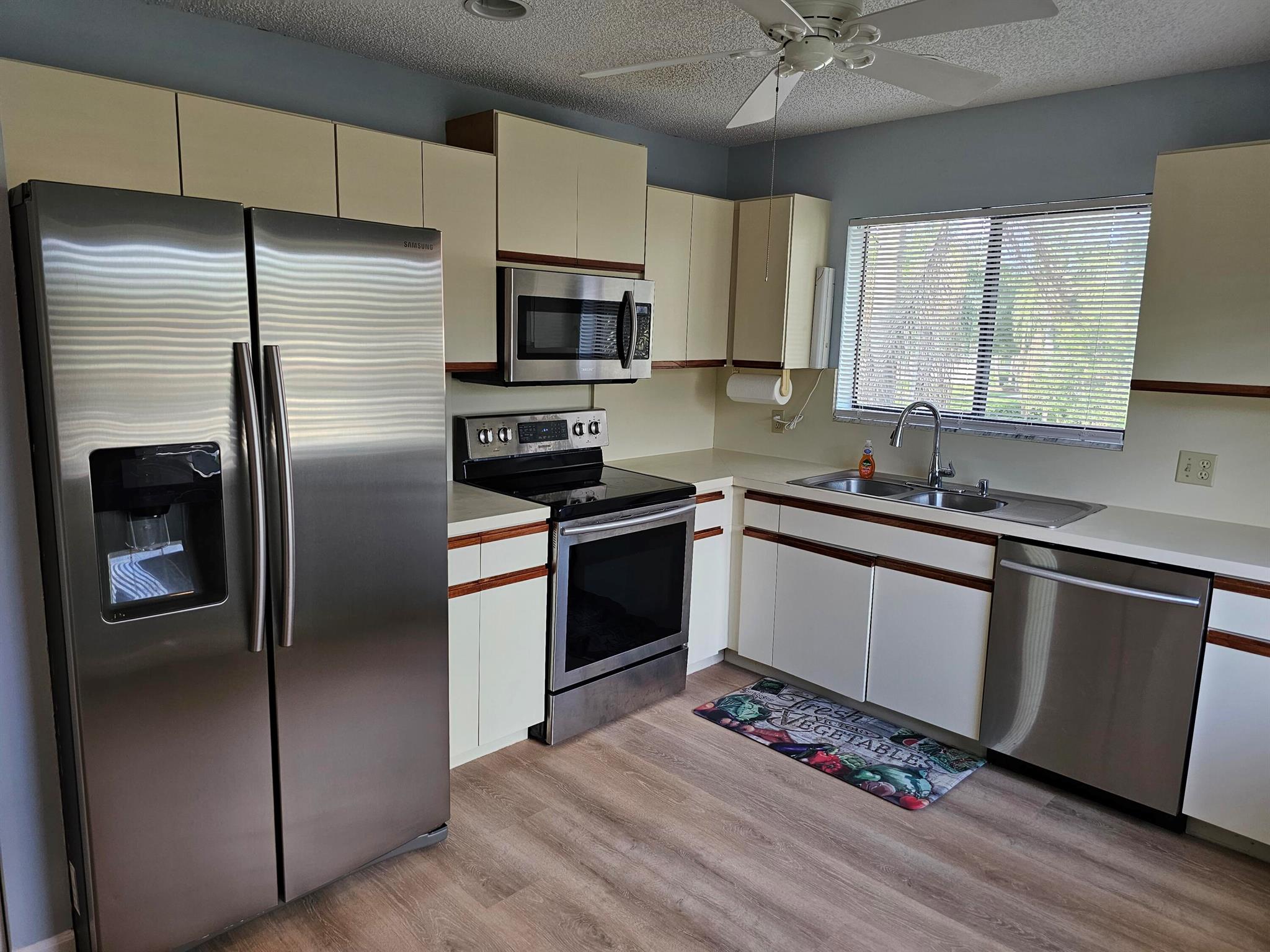 15 Lexington Lane E H