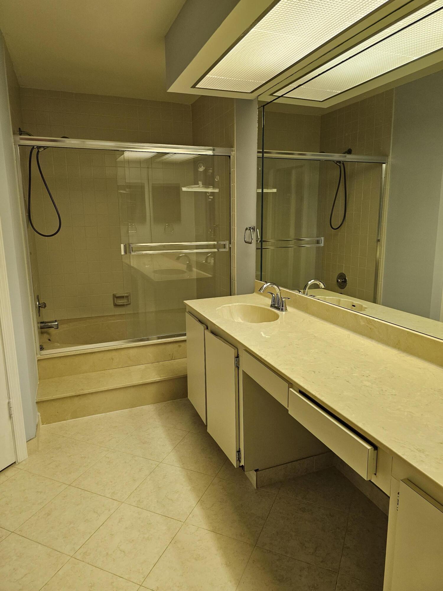 15 Lexington Lane E H