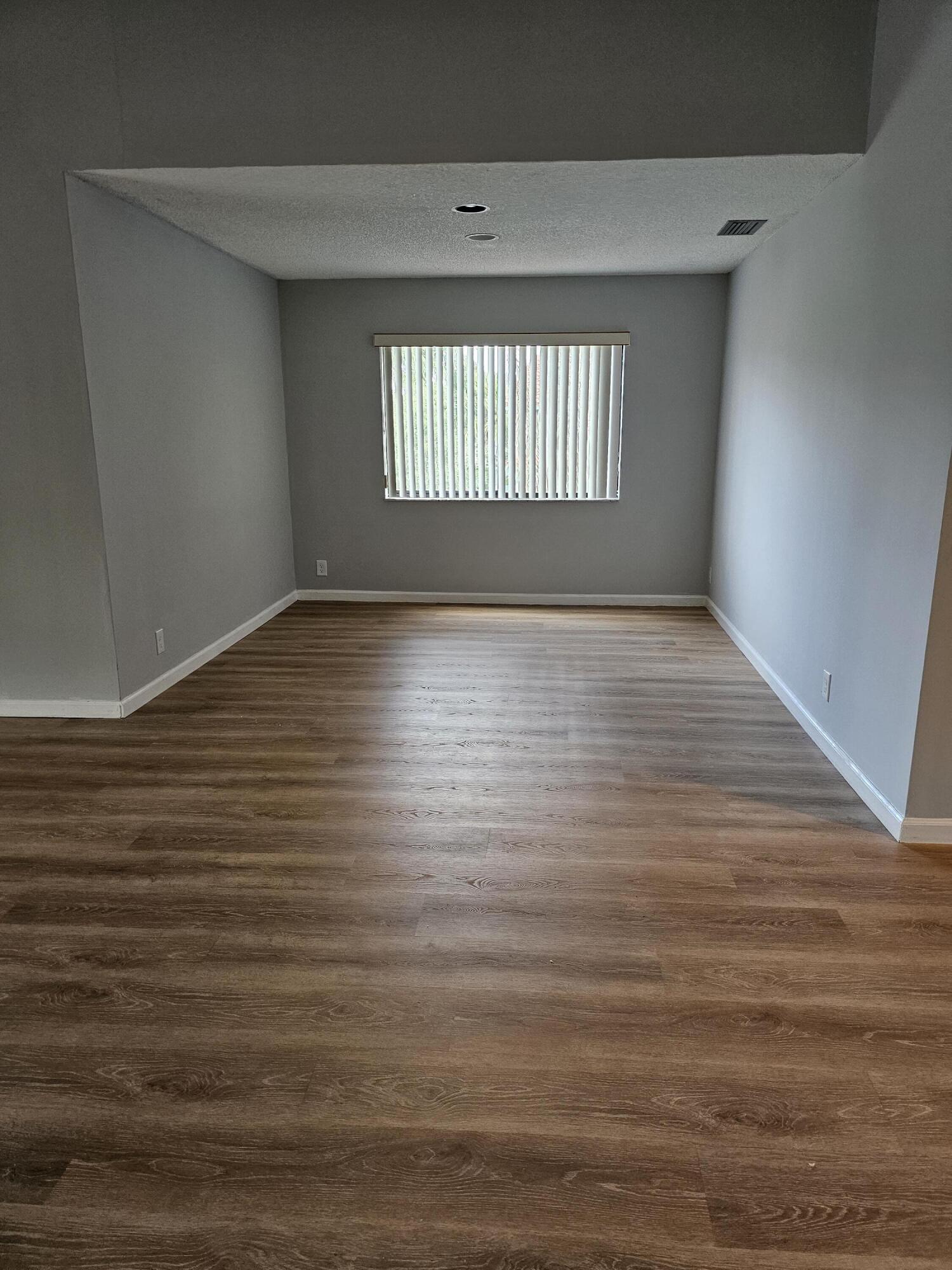 15 Lexington Lane E H