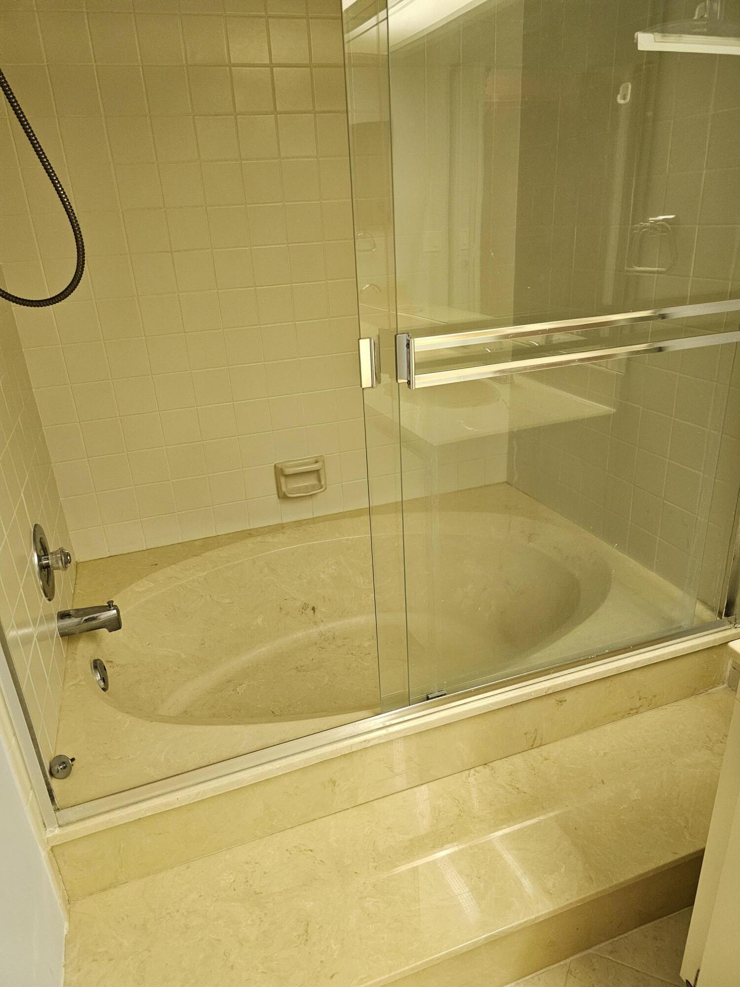 15 Lexington Lane E H