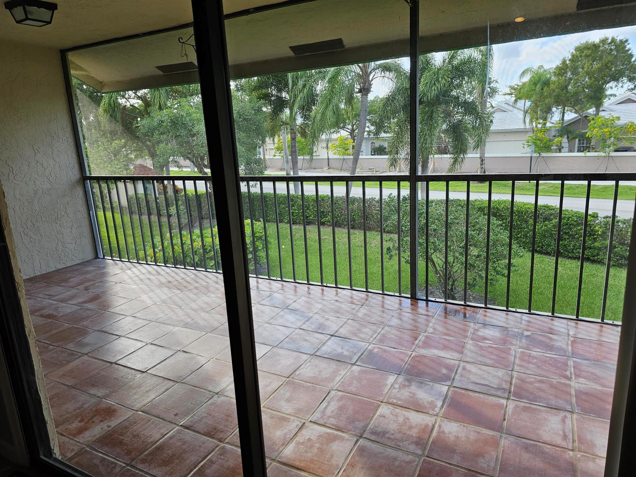 15 Lexington Lane E H