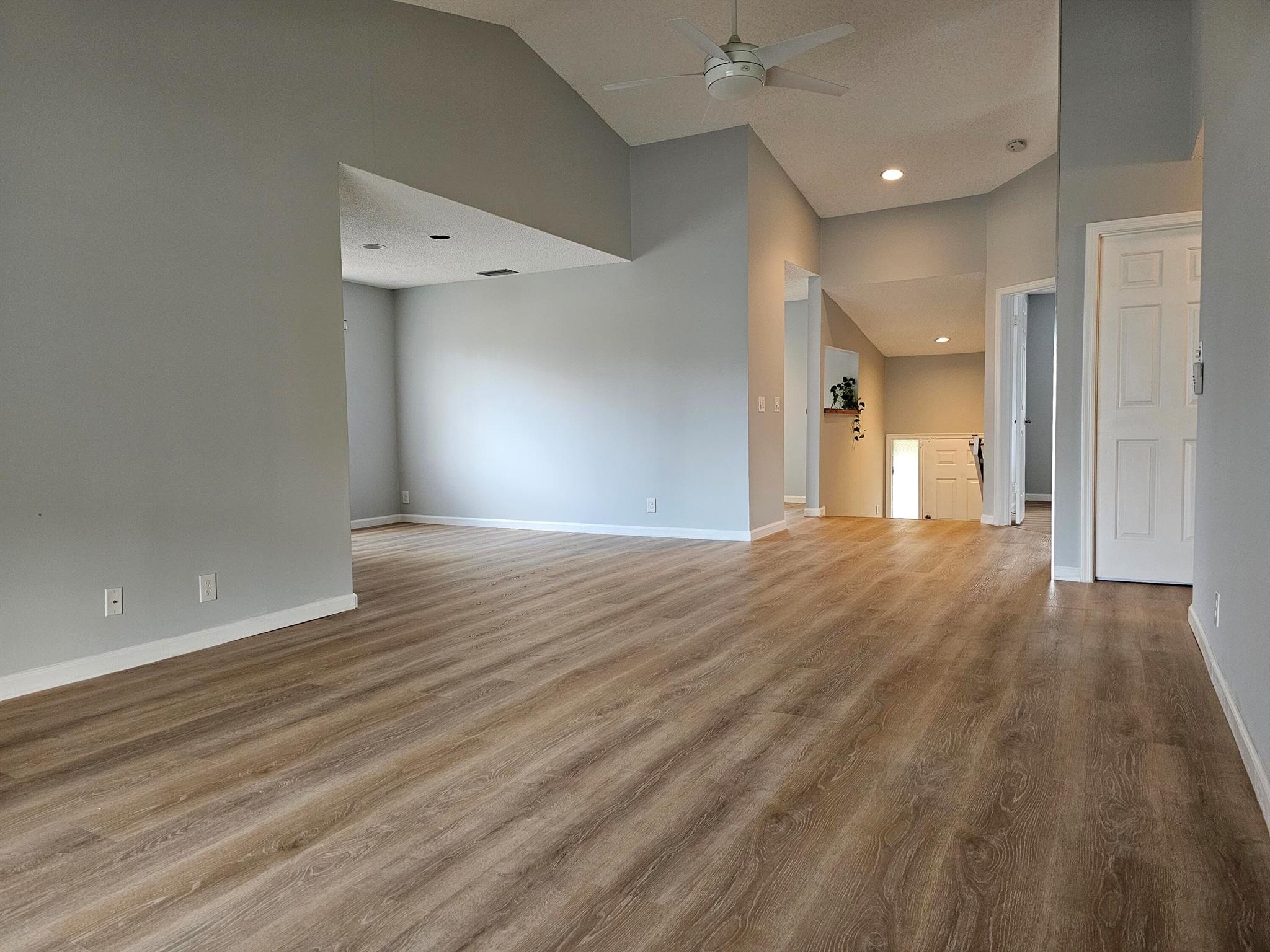 15 Lexington Lane E H