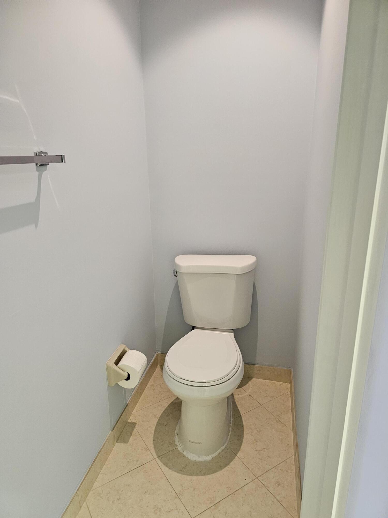 15 Lexington Lane E H