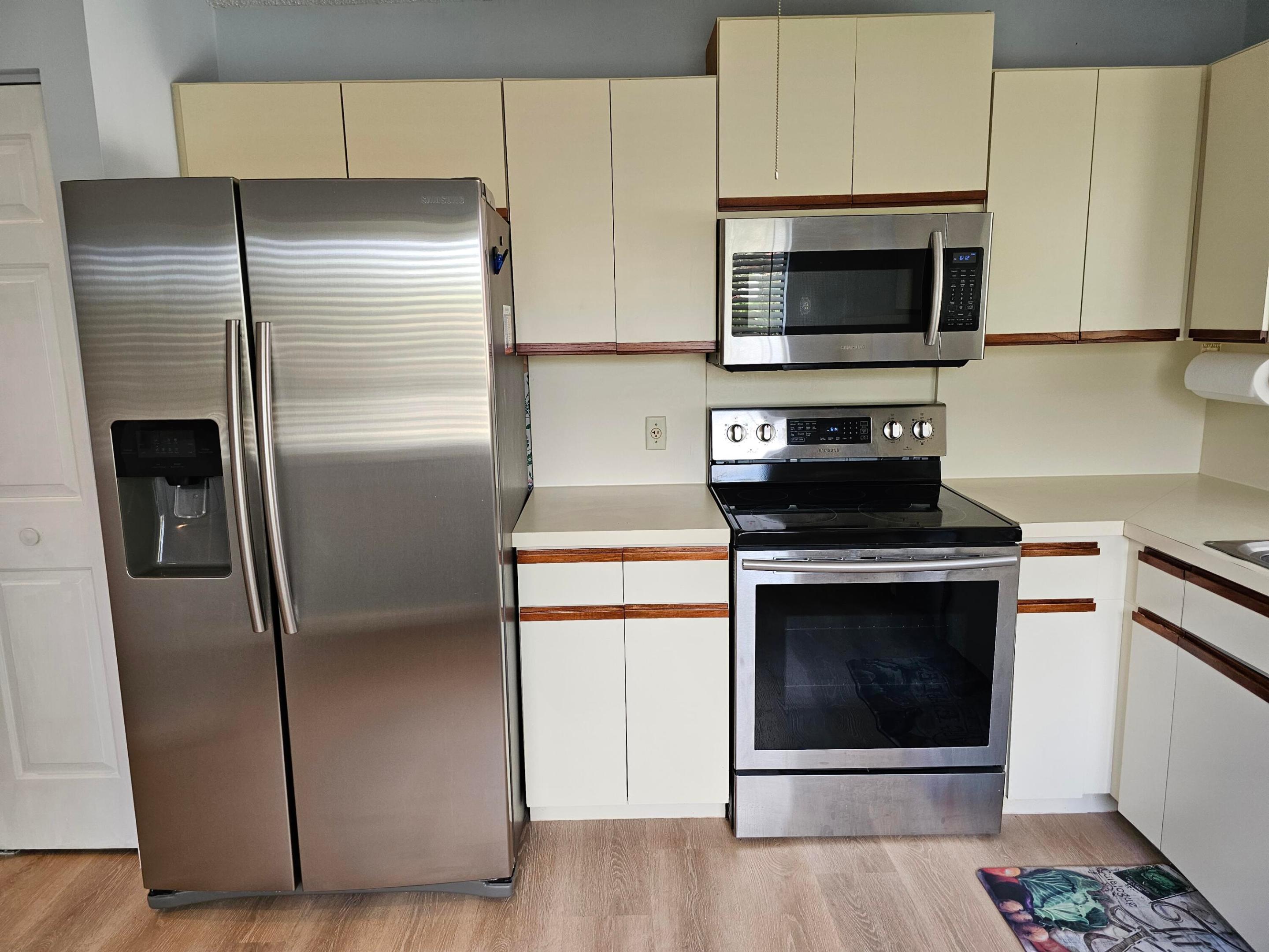 15 Lexington Lane E H