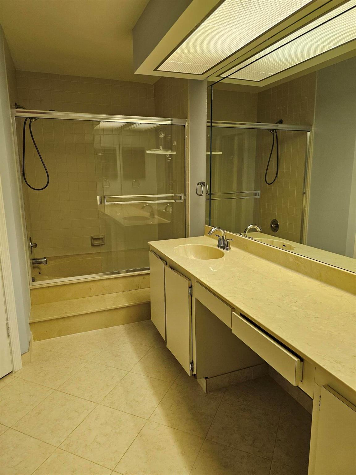 15 Lexington Lane E H