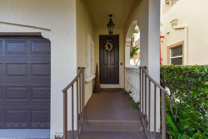 3083 Waterside Circle