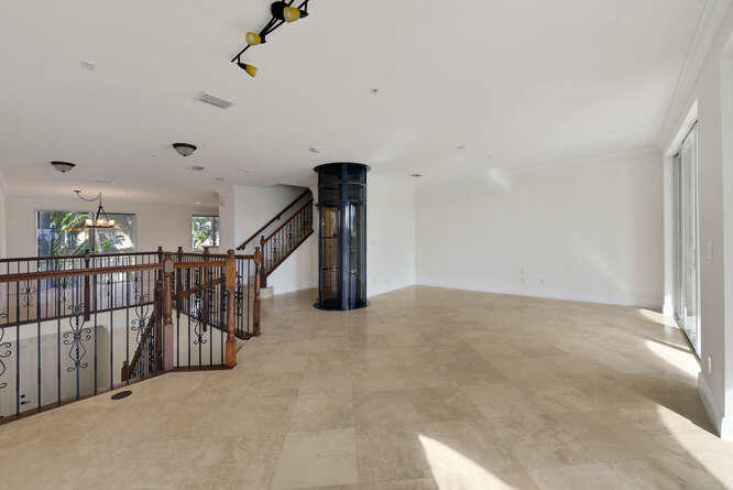 3083 Waterside Circle