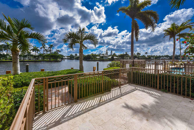 3083 Waterside Circle