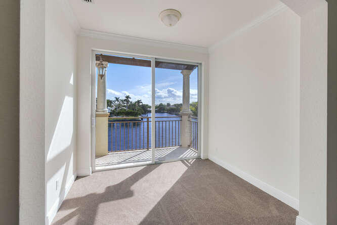 3083 Waterside Circle