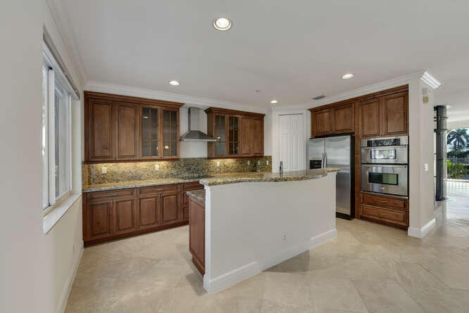 3083 Waterside Circle