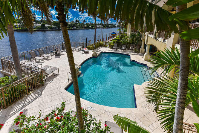 3083 Waterside Circle